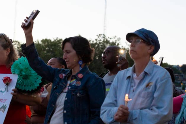 July 27, 2026, Seattle, Washington, USA: Community members gather for a vigil at Seattle Center for the victims of last nightÃ¢â‚¬â ¢s shooting at the Bite of Seattle festival in Seattle on Monday, July 27, 2026. Seattle USA  - ZUMAg235 20260727_zap_g235_047 Copyright: xPaulxChristianxGordonx