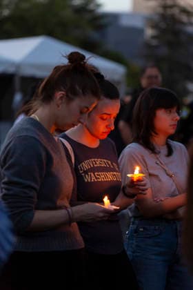 July 27, 2026, Seattle, Washington, USA: Community members gather for a vigil at Seattle Center for the victims of last nightÃ¢â‚¬â ¢s shooting at the Bite of Seattle festival in Seattle on Monday, July 27, 2026. Seattle USA  - ZUMAg235 20260727_zap_g235_036 Copyright: xPaulxChristianxGordonx