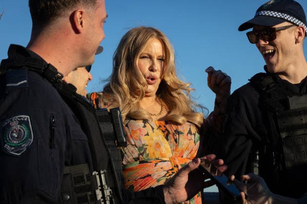 JENNIFER COOLIDGE, Jennifer Coolidge in Bondi for a stunt in Sydney, Tuesday, July 28, 2026. ( NO ARCHIVING SYDNEY NEW SOUTH WALES AUSTRALIA  Copyright: xNADIRxKINANIx 20260728127063376667