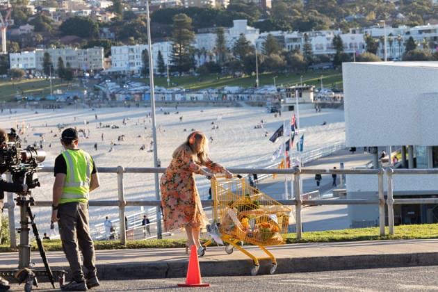 JENNIFER COOLIDGE, Jennifer Coolidge in Bondi for a stunt in Sydney, Tuesday, July 28, 2026. ( NO ARCHIVING SYDNEY NEW SOUTH WALES AUSTRALIA  Copyright: xNADIRxKINANIx 20260728144926103509
