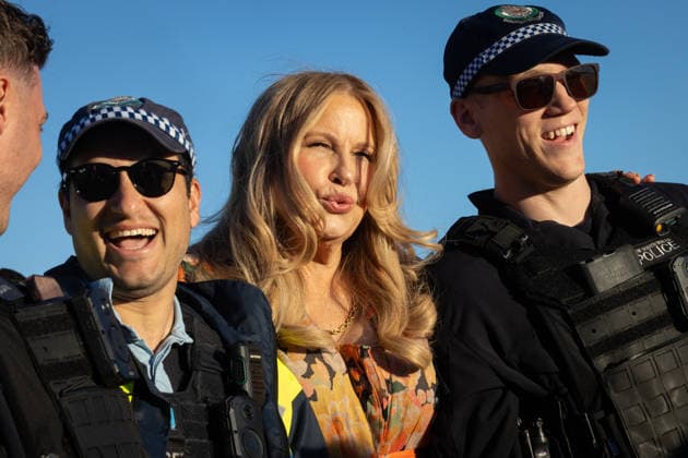 JENNIFER COOLIDGE, Jennifer Coolidge in Bondi for a stunt in Sydney, Tuesday, July 28, 2026. ( NO ARCHIVING SYDNEY NEW SOUTH WALES AUSTRALIA  Copyright: xNADIRxKINANIx 20260728171761255006
