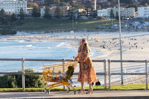 JENNIFER COOLIDGE, Jennifer Coolidge in Bondi for a stunt in Sydney, Tuesday, July 28, 2026. ( NO ARCHIVING SYDNEY NEW SOUTH WALES AUSTRALIA  Copyright: xNADIRxKINANIx 20260728122638448228