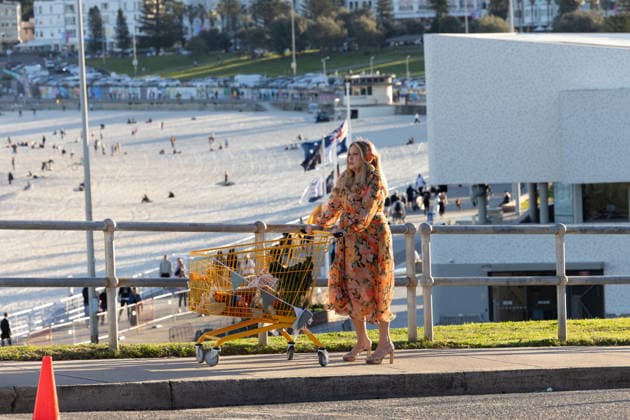 JENNIFER COOLIDGE, Jennifer Coolidge in Bondi for a stunt in Sydney, Tuesday, July 28, 2026. ( NO ARCHIVING SYDNEY NEW SOUTH WALES AUSTRALIA  Copyright: xNADIRxKINANIx 20260728177010092724