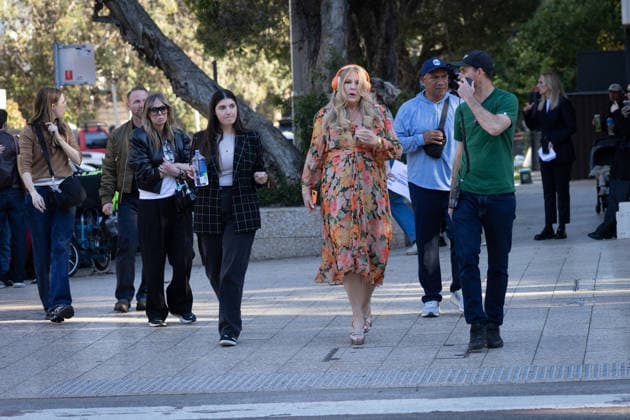 JENNIFER COOLIDGE, Jennifer Coolidge in Bondi for a stunt in Sydney, Tuesday, July 28, 2026. ( NO ARCHIVING SYDNEY NEW SOUTH WALES AUSTRALIA  Copyright: xNADIRxKINANIx 20260728194627279827
