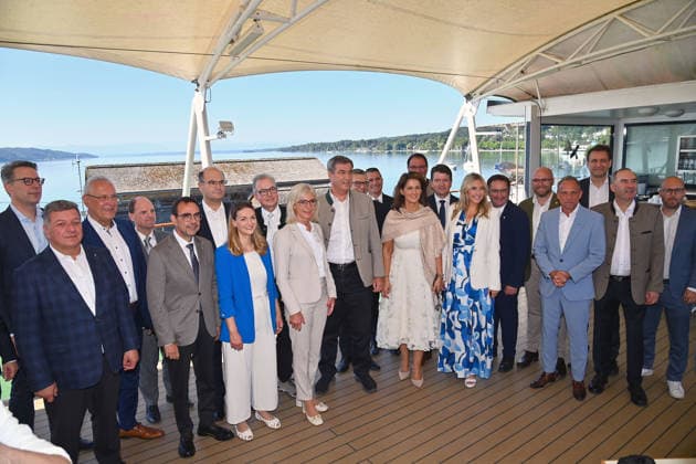 Gruppenbild Kabinett mit Markus SOEDER (Ministerpraesident Bayern und CSU Vorsitzender), Das Bayerische Kabinett tagt am 28.07.2026 auf der MS Starnberg auf dem Starnberger See. *** Group photo of the cabinet with Markus SOEDER, Minister-President of Bavaria and CSU Chairman. The Bavarian cabinet is meeting on July 28, 2026, aboard the MS Starnberg on Lake Starnberg.
