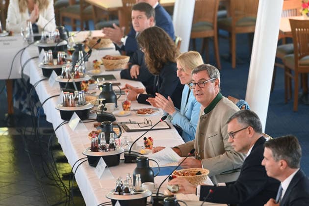 Beginn der Kabinettsitzung mit Markus SOEDER (Ministerpraesident Bayern und CSU Vorsitzender), Das Bayerische Kabinett tagt am 28.07.2026 auf der MS Starnberg auf dem Starnberger See. *** Start of the cabinet meeting with Markus SOEDER, Minister-President of Bavaria and CSU Chairman. The Bavarian cabinet is meeting on July 28, 2026, aboard the MS Starnberg on Lake Starnberg.