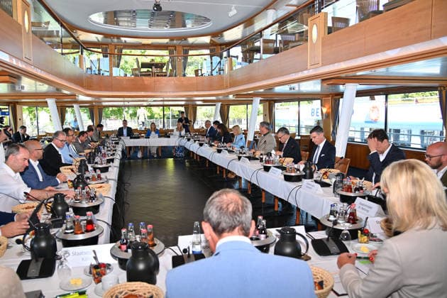 Beginn der Kabinettsitzung mit Markus SOEDER (Ministerpraesident Bayern und CSU Vorsitzender), Das Bayerische Kabinett tagt am 28.07.2026 auf der MS Starnberg auf dem Starnberger See. *** Start of the cabinet meeting with Markus SOEDER, Minister-President of Bavaria and CSU Chairman. The Bavarian Cabinet is meeting on July 28, 2026, aboard the MS Starnberg on Lake Starnberg.