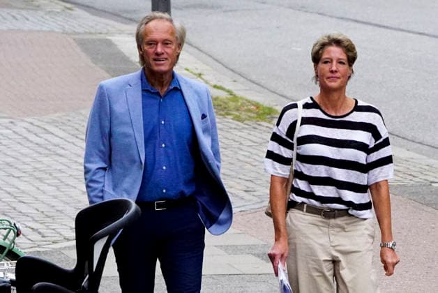 CNTV BLOCK- Gerhard Delling TV Moderator Christina Block Unternehmerin auf dem Weg ins Gericht auf der Strasse in Hamburg 28.07.2026 beim Prozess wegen mutmasslicher Kindesentfuehrung im Landgericht Hamburg Strafjustizgebaeude Entfuehrungsfall der Block Kinder Hamburg Deutschland *** CNTV BLOCK Gerhard Delling, TV host; Christina Block, businesswoman, on her way to court on a street in Hamburg on July 28, 2026, for the trial regarding the alleged child abduction at the Hamburg Regional Court, Criminal Justice Building—the Block children abduction case, Hamburg, Germany