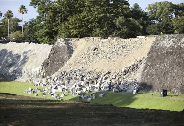 Strong quake jolts southwestern Japan Photo taken on July 28, 2026, shows a collapsed stone wall at Kumamoto Castle in the city of Kumamoto after an earthquake with a preliminary magnitude of 7.1 shook Kumamoto Prefecture, southwestern Japan.  A14AA0005624316P