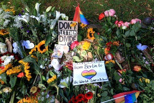28.07.2026, GER DEU, Deutschland Gedenkstaetten fuer die Opfer des Terroranschlags vom 25.07.2026 beim CSD-Berlin im Tiergarten Berlin Nordphoto *** July 28, 2026, GER DEU, Germany: Memorials to the victims of the terrorist attack on July 25, 2026, during the CSD Berlin in the Tiergarten, Berlin Nordphoto Copyright: xNordphotox xEnglerx