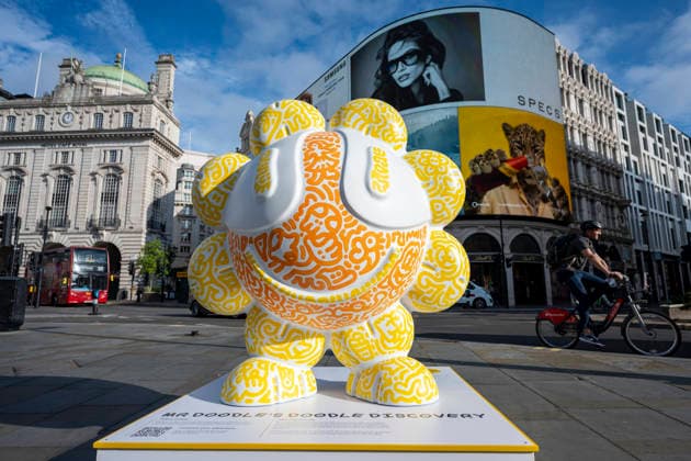July 28, 2026, London, London, UK: LONDON, UK. Ã¢â‚¬ËœYellow FlowerÃ¢â‚¬â ¢ in Piccadilly Circus. Art of London launches Mr DoodleÃ¢â‚¬â ¢s Doodle Discovery, a free art trail featuring a live doodling workshop and five specially commissioned sculptures across LondonÃ¢â‚¬â ¢s West End by internationally acclaimed artist Sam Cox, known professionally as Mr Doodle. The public art experience is on display until 30 August 2026. London UK  - ZUMAl94_ 20260728_zaf_l94_008 Copyright: xStephenxChungx