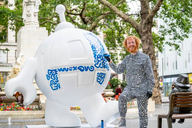 July 28, 2026, London, London, UK: LONDON, UK. Ã¢â‚¬ËœBlue RobotÃ¢â‚¬â ¢ is created in Leicester Square. Art of London launches Mr DoodleÃ¢â‚¬â ¢s Doodle Discovery, a free art trail featuring a live doodling workshop and five specially commissioned sculptures across LondonÃ¢â‚¬â ¢s West End by internationally acclaimed artist Sam Cox, known professionally as Mr Doodle (pictured). The public art experience is on display until 30 August 2026. London UK  - ZUMAl94_ 20260728_zaf_l94_011 Copyright: xStephenxChungx