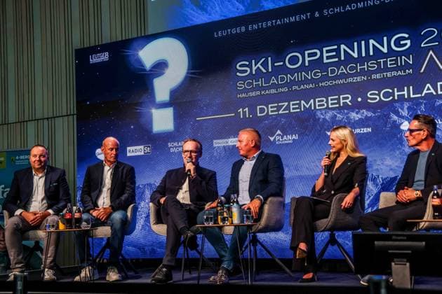 28.07.2026, Schladming, AUT, Unterwegs in Steiermark, Pressekonferenz, PK, SkiOpening 2026, Bekanntgabe LiveAct, Helene Fischer, im Bild Podium, *** July 28, 2026, Schladming, Austria, On the Road in Styria, Press Conference, SkiOpening 2026, Live Act Announcement, Helene Fischer, Pictured: Podium,