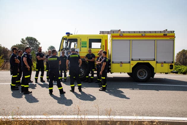 Optimism Following Effective Firefighting Efforts in the Ávila Wildfire Volunteers from the Cádiz Fire Department are working to extinguish the fire, on July 28, 2026, in Ávila, Castile and León, Spain. Efforts to contain the fire that originated in Burgohondo and is spreading throughout the province of Ávila are generating optimism thanks to highly effective firefighting operations. Efforts have focused primarily on protecting the area around the Casilla Pass, the entrance to the nature reserve, the Tiemblo chestnut grove, and the Mijares Pass. July 28, 2026 Ávila, Castile and León Ávila, Castile and León, Spain  Copyright: xRafaelxBastantex 7690822