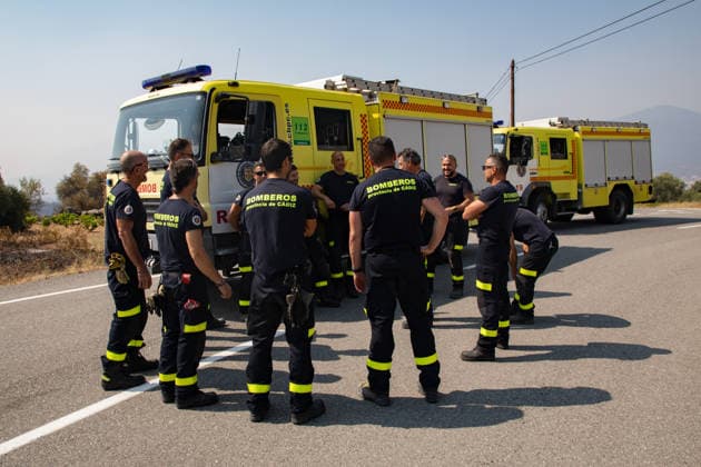 Optimism Following Effective Firefighting Efforts in the Ávila Wildfire Volunteers from the Cádiz Fire Department are working to extinguish the fire, on July 28, 2026, in Ávila, Castile and León, Spain. Efforts to contain the fire that originated in Burgohondo and is spreading throughout the province of Ávila are generating optimism thanks to highly effective firefighting operations. Efforts have focused primarily on protecting the area around the Casilla Pass, the entrance to the nature reserve, the Tiemblo chestnut grove, and the Mijares Pass. July 28, 2026 Ávila, Castile and León Ávila, Castile and León, Spain  Copyright: xRafaelxBastantex 7690823