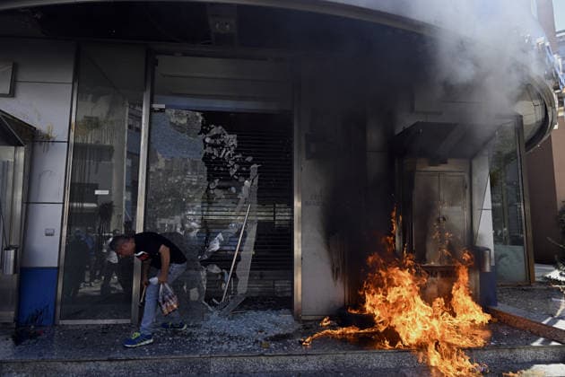 Depositors protest frozen savings at banks in Lebanon BEIRUT, LEBANON - JULY 28: Protesters light fires in front of a bank as people, who are unable to withdraw their money after all foreign currency deposit accounts in the country were frozen in 2019 to prevent the depletion of foreign exchange reserves, stage a protest in Beirut, Lebanon on July 28, 2026. Houssam Shbaro Anadolu Beirut Lebanon. Editorial use only. Please get in touch for any other usage.  Copyright: x2026xAnadoluxHoussamxShbarox