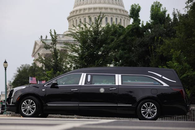 July 28, 2026, Washington, District Of Columbia, USA: The flag-draped casket of U.S. Senator Lindsey Graham (R-SC) arrives in a hearse at the U.S. Capitol ahead of a memorial service in Washington, D.C. on July 28, 2026. Washington USA - ZUMAd227 20260728_znp_d227_005 Copyright: xBryanxDozierx