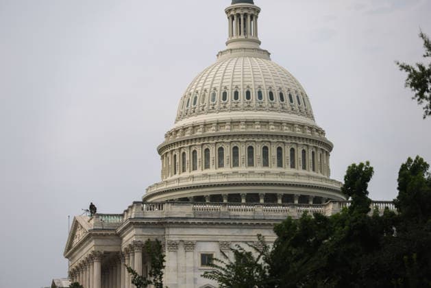 July 28, 2026, Washington, District Of Columbia, USA: Snipers stand guard on a rooftop at the U.S. Capitol building ahead of a memorial service for U.S. Senator Lindsey Graham (R-SC) in Washington, D.C. on July 28, 2026. Washington USA  - ZUMAd227 20260728_znp_d227_007 Copyright: xBryanxDozierx