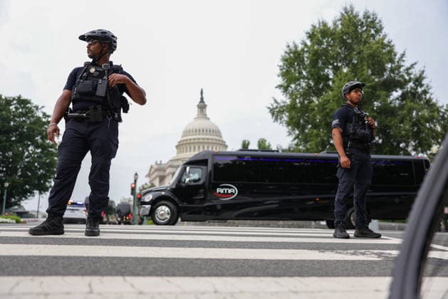 July 28, 2026, Washington, District Of Columbia, USA: U.S. Capitol Police officers stand guard near at the U.S. Capitol as a motorcade and a hearse carrying the casket of U.S. Senator Lindsey Graham (R-SC) arrives for a memorial service in Washington, D.C. on July 28, 2026. Washington USA  - ZUMAd227 20260728_znp_d227_014 Copyright: xBryanxDozierx