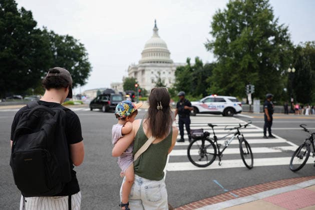 July 28, 2026, Washington, District Of Columbia, USA: People gather near at the U.S. Capitol as a motorcade and a hearse carrying the casket of U.S. Senator Lindsey Graham (R-SC) arrives for a memorial service in Washington, D.C. on July 28, 2026. Washington USA  - ZUMAd227 20260728_znp_d227_017 Copyright: xBryanxDozierx