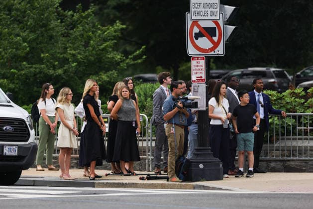 July 28, 2026, Washington, District Of Columbia, USA: People gather near at the U.S. Capitol as a motorcade and a hearse carrying the casket of U.S. Senator Lindsey Graham (R-SC) arrives for a memorial service in Washington, D.C. on July 28, 2026. Washington USA - ZUMAd227 20260728_znp_d227_015 Copyright: xBryanxDozierx