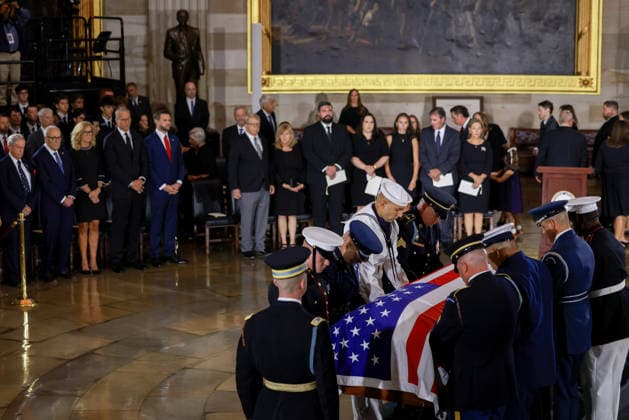 July 28, 2026, Washington, District Of Columbia, USA: An Armed Forces Body Bearer Team carries the casket of late Republican Senator Lindsey Graham during a ceremony for late Republican Senator Lindsey Graham in the rotunda of the US Capitol in Washington, DC, US, on Tuesday, July 28, 2026. Lindsey Graham, the South Carolina senior senator and foreign policy hawk who changed from a Donald Trump skeptic to one of the US president s strongest allies, died on July 11 at the age of 71 Washington USA - ZUMAs152 20260728_faa_s152_011 Copyright: xTierneyxL.xCrossx-xPoolxviaxCNPx