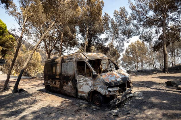 The Vall d’Uixó fire is contained, but smoke remains a concern. Areas scorched by the Vall d’Uixó fire, as of July 28, 2026, in Castellón, Valencian Community, Spain. The fire that broke out in Vall d’Uixó, Castellón, is not spreading significantly in terms of the number of hectares burned or its perimeter, but the smoke and the possibility that a temperature inversion could cause the fire to reignite are causing concern. Therefore, the absence of flames gives a false sense of security, and we must not let our guard down. JULY 28, 2026 Ángel Sá Castellón, Valencian Community, Castellón, Valencian Community, Spain  Copyright: xÃngelxSanchezx 7691344