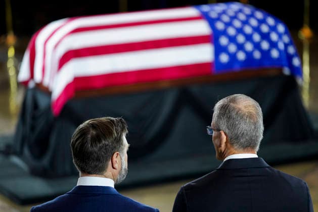 July 28, 2026, Washington, District Of Columbia, USA: U.S. Vice President JD Vance and Senate Majority Leader John Thune (R-SD) stand in front of flag-draped casket of the late U.S. Senator Lindsey Graham (R-SC), during Congressional Tribute at the Rotunda of the U.S. Capitol in Washington, D.C., U.S., July 28, 2026 Washington USA - ZUMAs152 20260728_faa_s152_059 Copyright: xNathanxHowardx-xPoolxviaxCNPx