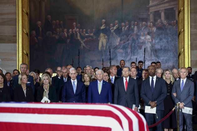 July 28, 2026, Washington, District Of Columbia, USA: US lawmakers view the casket of late South Carolina Senator Lindsey Graham in the rotunda of the US Capitol during a congressional tribute to his life in Washington, DC, USA, 28 July 2026. Graham died unexpectedly on 11 July at the age of 71 from a tear in his aorta Washington USA - ZUMAs152 20260728_faa_s152_063 Copyright: xShawnxThewx-xPoolxviaxCNPx