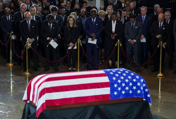Lindsey Graham Memorial Service in the US Capitol Mourners bow their head while surrounding the flag-draped casket of the late U.S. Senator Lindsey Graham (R-SC) during Congressional Tribute at the Rotunda of the U.S. Capitol in Washington, D.C., U.S., July 28, 2026. Credit: Nathan Howard Pool via CNP Washington District of Columbia United States of America EDITORIAL USE ONLY Copyright: xx DSC08392_MAK-6471851 NathanxHowardx-xPoolxviaxCNPx cnpphotos338100