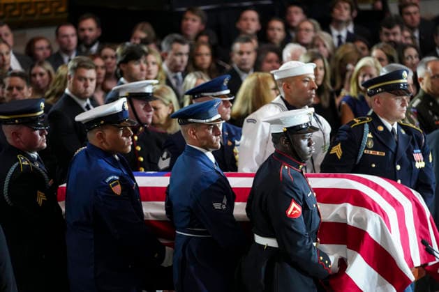 Lindsey Graham Memorial Service in the US Capitol U.S. military joint force pallbearers carry the flag-draped casket of the late U.S. Senator Lindsey Graham (R-SC) during Congressional Tribute at the Rotunda of the U.S. Capitol in Washington, D.C., U.S., July 28, 2026. Credit: Nathan Howard Pool via CNP Washington District of Columbia United States of America EDITORIAL USE ONLY Copyright: xx DSC08252_MAK-6471871 NathanxHowardx-xPoolxviaxCNPx cnpphotos338096