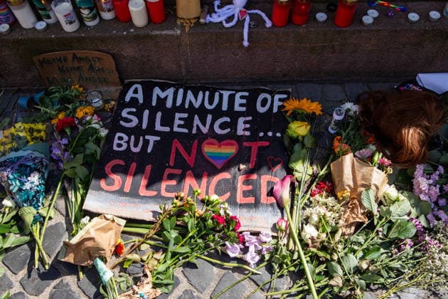 July 28, 2026, Leipzig, Saxony, Germany: Flowers and candles are placed at a spontaneous memorial in Leipzig in solidarity with the victims of the attack during Berlin s Christopher Street Day (CSD). The tribute expresses grief, remembrance, and support for the LGBTQ+ community following the deadly attack. Leipzig Germany  - ZUMAc291 20260728_zip_c291_002 Copyright: xMariaxCastrox