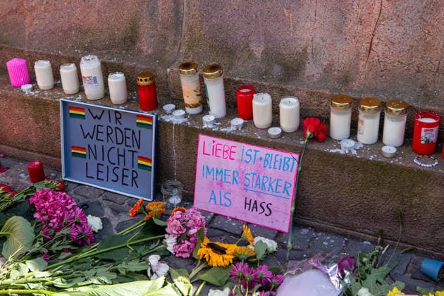 July 28, 2026, Leipzig, Saxony, Germany: Flowers and candles are placed at a spontaneous memorial in Leipzig in solidarity with the victims of the attack during Berlin s Christopher Street Day (CSD). The tribute expresses grief, remembrance, and support for the LGBTQ+ community following the deadly attack. Leipzig Germany  - ZUMAc291 20260728_zip_c291_004 Copyright: xMariaxCastrox