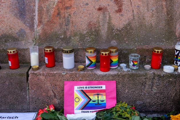 July 28, 2026, Leipzig, Saxony, Germany: Flowers and candles are placed at a spontaneous memorial in Leipzig in solidarity with the victims of the attack during Berlin s Christopher Street Day (CSD). The tribute expresses grief, remembrance, and support for the LGBTQ+ community following the deadly attack. Leipzig Germany - ZUMAc291 20260728_zip_c291_001 Copyright: xMariaxCastrox