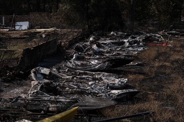 Firefighters succeed in containing the advance of the active fire fronts in the Sierra Oeste forest fire in Madrid Charred boats near the San Juan Reservoir after the forest fire swept through the Sierra Oeste in Madrid, on July 28, 2026, in Madrid, Spain. The intense efforts carried out overnight by the firefighting team have made it possible to contain the advance of the active fronts of the wildfire affecting the Community of Madrid and prevent the flames from reaching the municipality of Valdemaqueda. However, firefighting efforts continue, with attention focused on the rising temperatures expected across the peninsula starting tomorrow, July 28, 2026, in Madrid, Spain  Copyright: xMatiasxChiofalox 7691511