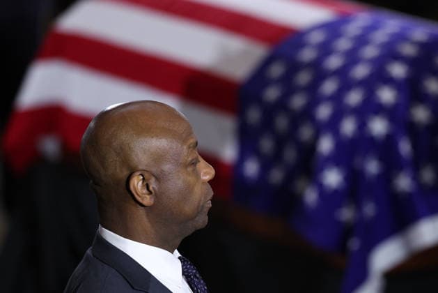 July 28, 2026, Washington, District Of Columbia, USA: WASHINGTON, DC - JULY 28: U.S. Sen. Tim Scott (R-SC) pays his respects during a memorial tribute for the late U.S. Sen. Lindsey Graham (R-SC) in the Rotunda of the U.S. Capitol on July 28, 2026 in Washington, DC. Graham, who was elected to the Senate in 2002, died suddenly on July 11th from an aortic dissection. He was 71 years old Washington USA  - ZUMAs152 20260728_faa_s152_234 Copyright: xWinxMcNameex-xPoolxviaxCNPx