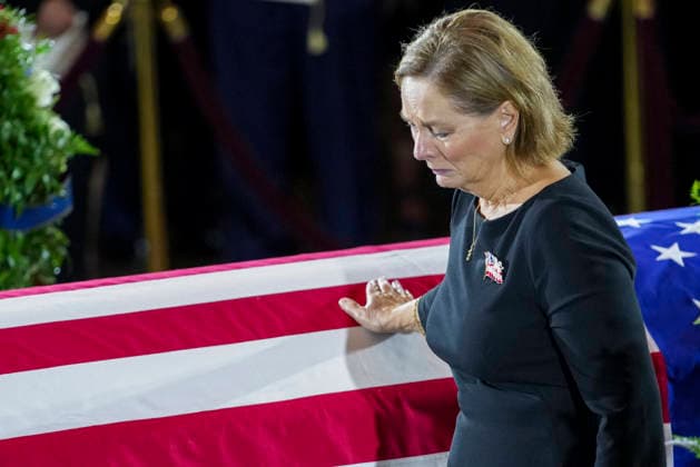 Lindsey Graham Memorial Service in the US Capitol U.S. Senator Darline Graham (R-SC), sister of late U.S. Senator Lindsey Graham (R-SC), mours by his casket, during a Congressional Tribute to late U.S. Senator Lindsey Graham (R-SC) at the Rotunda of the U.S. Capitol in Washington, D.C., U.S., July 28, 2026. Photo by Nathan Howard Pool via CNP ABACAPRESS.COM Washington District of Columbia United States  Copyright: xCNP ABACAx