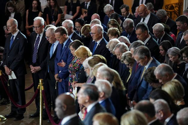 July 28, 2026, Washington, District Of Columbia, USA: Attendees mourn during a Congressional Tribute to late U.S. Senator Lindsey Graham (R-SC) at the Rotunda of the U.S. Capitol in Washington, D.C., U.S., July 28, 2026 Washington USA - ZUMAs152 20260728_faa_s152_249 Copyright: xNathanxHowardx-xPoolxviaxCNPx