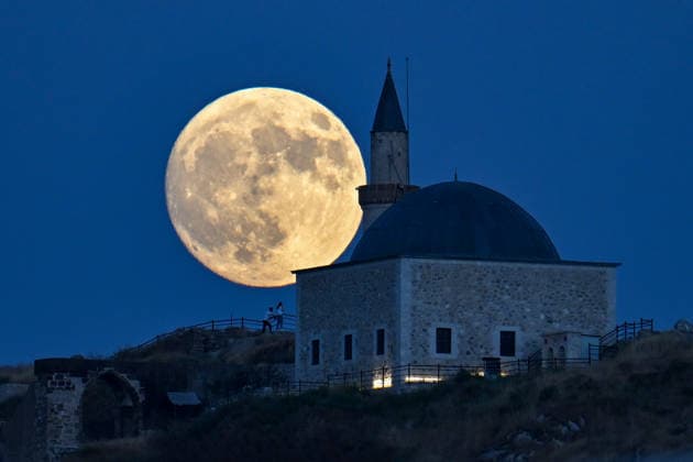 Full moon over Van Castle VAN, TURKIYE - JULY 28: A view of the full moon is seen over Suleyman Han Mosque at summit of the Van Castle in Van, Turkiye on July 28, 2026. Ozkan Bilgin Anadolu Van Turkey. Editorial use only. Please get in touch for any other usage.  Copyright: x2026xAnadoluxOzkanxBilginx