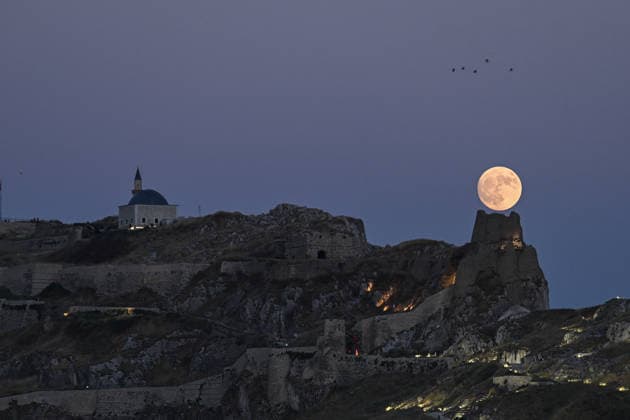 Full moon over Van Castle VAN, TURKIYE - JULY 28: A view of the full moon is seen over Suleyman Han Mosque at summit of the Van Castle in Van, Turkiye on July 28, 2026. Ozkan Bilgin Anadolu Van Turkey. Editorial use only. Please get in touch for any other usage.  Copyright: x2026xAnadoluxOzkanxBilginx