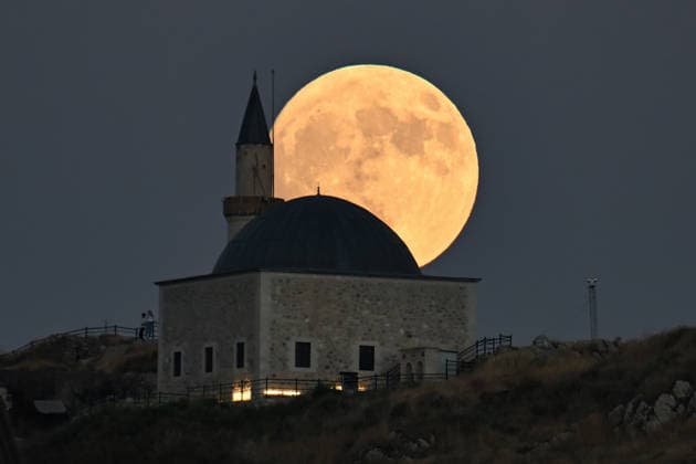Full moon over Van Castle VAN, TURKIYE - JULY 28: A view of the full moon is seen over Suleyman Han Mosque at summit of the Van Castle in Van, Turkiye on July 28, 2026. Ozkan Bilgin Anadolu Van Turkey. Editorial use only. Please get in touch for any other usage.  Copyright: x2026xAnadoluxOzkanxBilginx