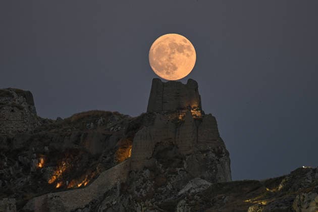 Full moon over Van Castle VAN, TURKIYE - JULY 28: A view of the full moon is seen over the Van Castle in Van, Turkiye on July 28, 2026. Ozkan Bilgin Anadolu Van Turkey. Editorial use only. Please get in touch for any other usage.  Copyright: x2026xAnadoluxOzkanxBilginx