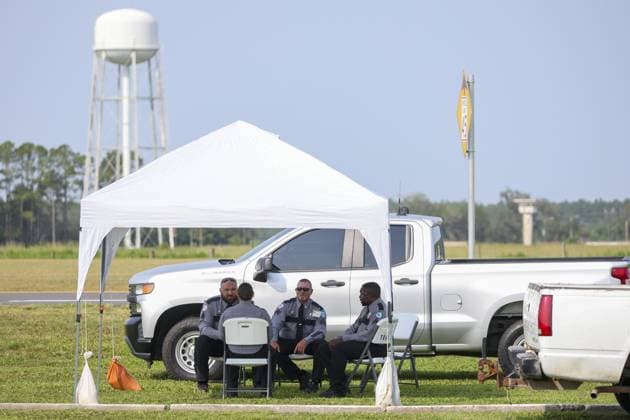 July 28, 2026, Raiford, Florida, USA: Department of Corrections officers man a post outside the Florida State Prison on the day of the scheduled executions of James Duckett and Dominick Occhicone, on Tuesday, July 28, 2026, in Raiford. Raiford USA - ZUMAs70_ 20260728_zan_s70_024 Copyright: xDouglasxR.xCliffordx