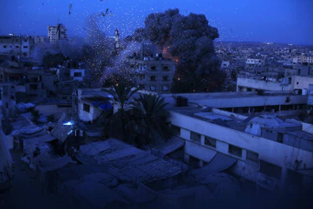 Smoke rises after Israeli airstrike destroys Dar Al-Muttaqin Mosque in Gaza City Smoke and flames rise following an Israeli airstrike that targeted Dar Al-Muttaqin Mosque in Gaza City on July 28, 2026. The strike destroyed the mosque and damaged surrounding residential homes. Photo by Anas Nur apaimages Gaza Gaza Strip Palestinian Territory 280726_Gaza_AN_00(8) Copyright: xapaimagesxAnasxNurx xapaimagesx