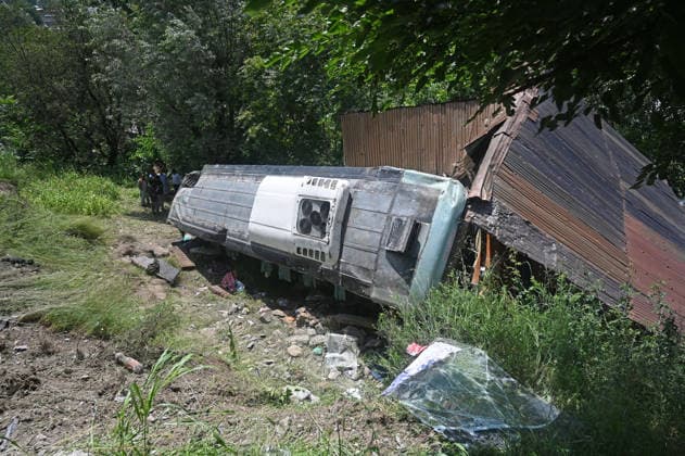 GANDERBAL, INDIA - JULY 28: A heavily damaged bus carrying Amarnath Yatra pilgrims rests along a steep embankment after skidding off the road and plunging into a deep gorge at the S-Mode stretch near Hariganiwan in the Gund area on July 28, 2026 in Ganderbal, India. The bus carrying around 40 pilgrims returning from the Baltal base camp toward Srinagar after performing darshan at the holy cave shrine, lost control while negotiating a treacherous curve. At least 39 pilgrims hailing from Madhya Pradesh, Rajasthan, and Delhi sustained injuries in the crash, which brought a swift multi-agency rescue operations. (Photo by Waseem Andrabi Hindustan Times) 39 Injured After Bus Carrying Amarnath Pilgrims Skids In Ganderbal