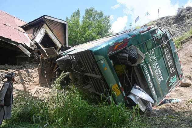 GANDERBAL, INDIA - JULY 28: A heavily damaged bus carrying Amarnath Yatra pilgrims rests along a steep embankment after skidding off the road and plunging into a deep gorge at the S-Mode stretch near Hariganiwan in the Gund area on July 28, 2026 in Ganderbal, India. The bus carrying around 40 pilgrims returning from the Baltal base camp toward Srinagar after performing darshan at the holy cave shrine, lost control while negotiating a treacherous curve. At least 39 pilgrims hailing from Madhya Pradesh, Rajasthan, and Delhi sustained injuries in the crash, which brought a swift multi-agency rescue operations. (Photo by Waseem Andrabi Hindustan Times) 39 Injured After Bus Carrying Amarnath Pilgrims Skids In Ganderbal