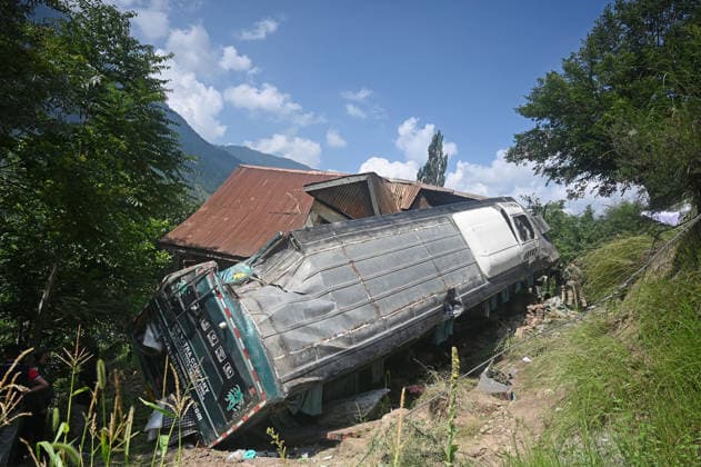 GANDERBAL, INDIA - JULY 28: A heavily damaged bus carrying Amarnath Yatra pilgrims rests along a steep embankment after skidding off the road and plunging into a deep gorge at the S-Mode stretch near Hariganiwan in the Gund area on July 28, 2026 in Ganderbal, India. The bus carrying around 40 pilgrims returning from the Baltal base camp toward Srinagar after performing darshan at the holy cave shrine, lost control while negotiating a treacherous curve. At least 39 pilgrims hailing from Madhya Pradesh, Rajasthan, and Delhi sustained injuries in the crash, which brought a swift multi-agency rescue operations. (Photo by Waseem Andrabi Hindustan Times) 39 Injured After Bus Carrying Amarnath Pilgrims Skids In Ganderbal