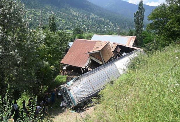 GANDERBAL, INDIA - JULY 28: A heavily damaged bus carrying Amarnath Yatra pilgrims rests along a steep embankment after skidding off the road and plunging into a deep gorge at the S-Mode stretch near Hariganiwan in the Gund area on July 28, 2026 in Ganderbal, India. The bus carrying around 40 pilgrims returning from the Baltal base camp toward Srinagar after performing darshan at the holy cave shrine, lost control while negotiating a treacherous curve. At least 39 pilgrims hailing from Madhya Pradesh, Rajasthan, and Delhi sustained injuries in the crash, which brought a swift multi-agency rescue operations. (Photo by Waseem Andrabi Hindustan Times) 39 Injured After Bus Carrying Amarnath Pilgrims Skids In Ganderbal