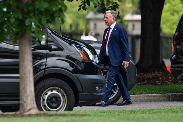 White House Steve Witkoff, US special envoy to the Middle East heads to a motorcade outside of the White House in Washington, DC, US, on Tuesday, July 28, 2026. Lindsey Graham, the South Carolina senior senator and foreign policy hawk who changed from a Donald Trump skeptic to one of the US president s strongest allies, died on July 11 at the age of 71. Photo by Aaron Schwartz Pool ABACAPRESS.COM Washington District of Columbia  Copyright: xPool ABACAx