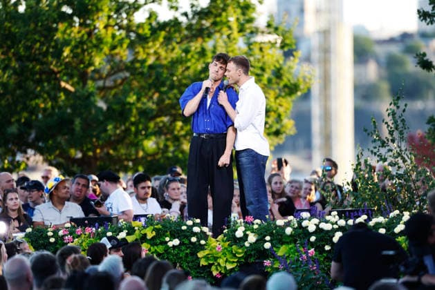 STOCKHOLM, SVERIGE 20260728 Skadespelarna Martin Stokke Mathiesen och Valdemar Wahlbeck som spelar huvudrollerna i musikalen Torka aldrig tarar utan handskar under Allsang pa Skansen pa tisdagskvällen. STOCKHOLM SVERIGE x60160x *** STOCKHOLM, SWEDEN 20260728 Actors Martin Stokke Mathiesen and Valdemar Wahlbeck, who play the lead roles in the musical Never Wipe Tears Without Gloves at Allsang pa Skansen on Tuesday evening, STOCKHOLM, SWEDEN x60160x  Copyright: xStefanxJerrevang TTx ALLSANG PA SKANSEN 2026 KwL2KQ4uyoU